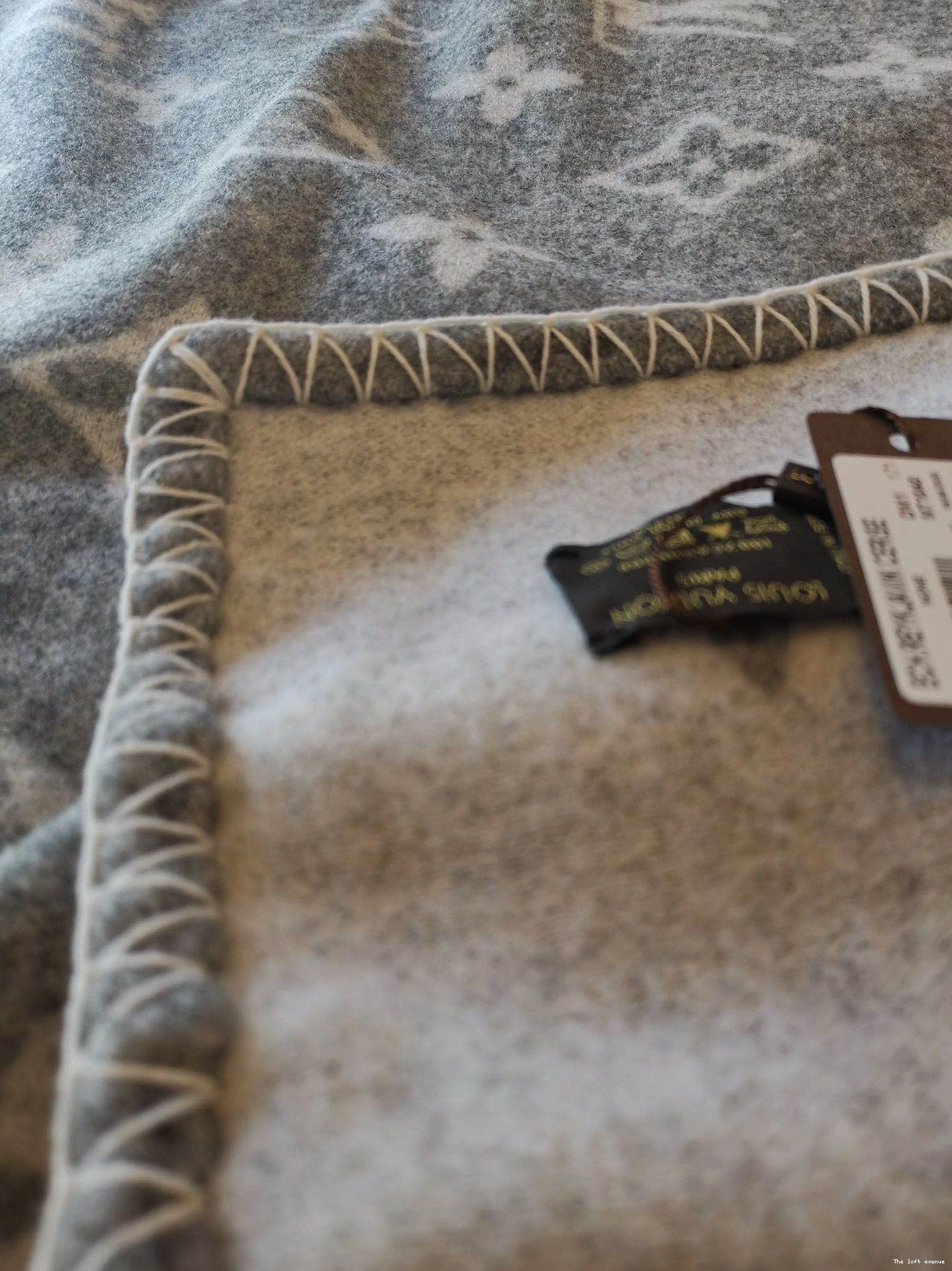 THROW CUSTOM GREY LV BLANKET 0818